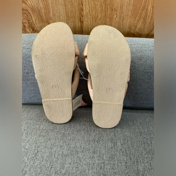 Universal Thread - Picture 3 of 3